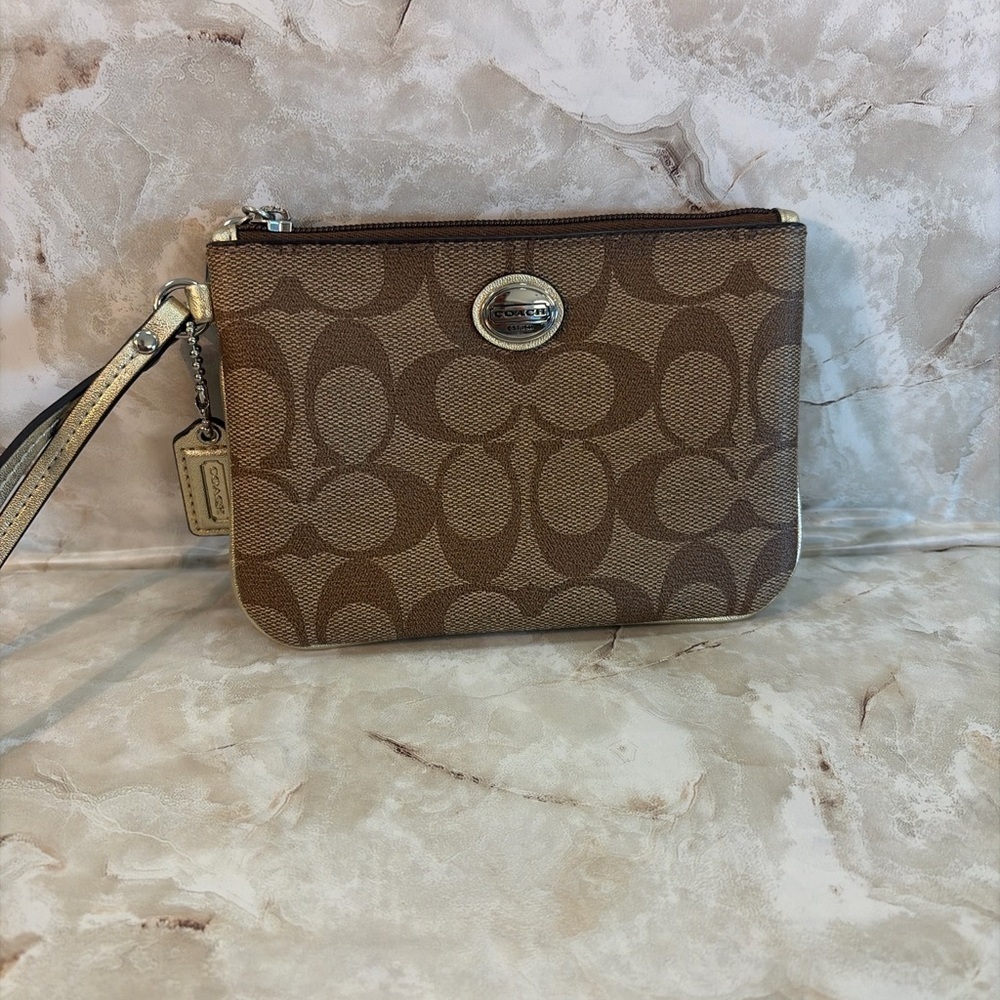 NWOT Coach Peyton Signature Wristlet Khaki Brown PVC Zip Pouch